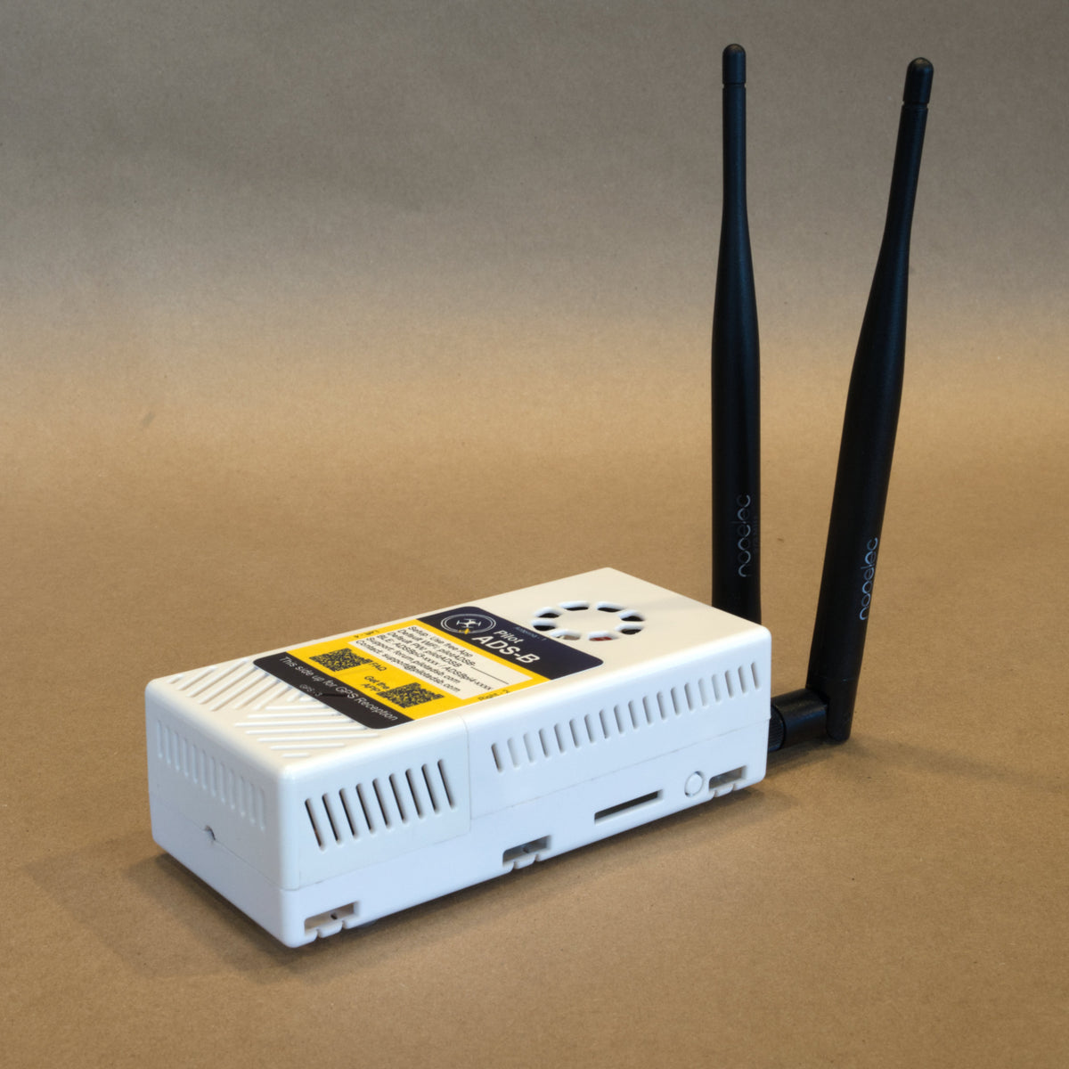 pilotADSB V4 receiver with antennas